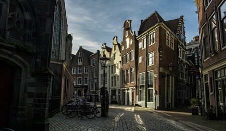 town-6924142_1280-e1694172373100.jpg