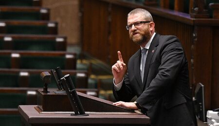 Grzegorz_Braun_Sejm_IX_-_1._posiedzenie_dzien_czwarty-e1705989245252.jpg