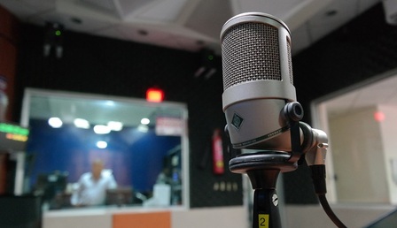 microphone-1562354_1280.jpg