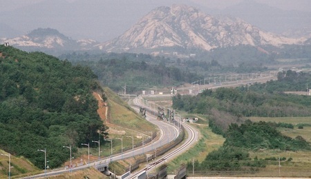 Donghae-bukbu_line_on_Korean_DMZ.jpg