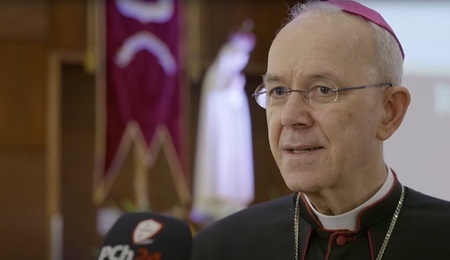 Bp Schneider ostrzega przed masonerią: Infiltracja Kościoła jednym ze źródeł obecnego kryzysu