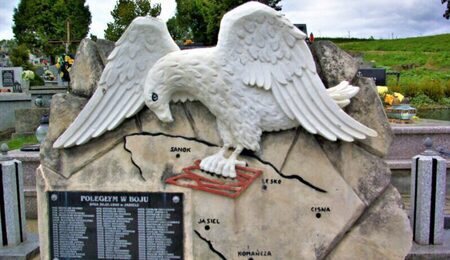 Monument_to_Polish_Soldiers_killed_by_UPA_in_Jasiel_1946_at_new_cemetery_in_Zagorz-Wielopole_sculpture-scaled-e1731677574511.jpg