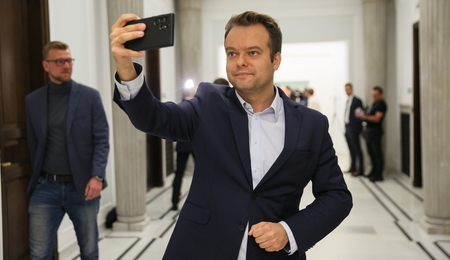 mid-24b20137-2.jpg