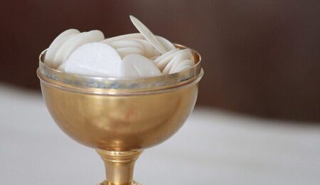 eucharist-4828234_1280-e1730806077593.jpg