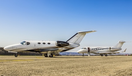 private-jet-2360666_1280.jpg