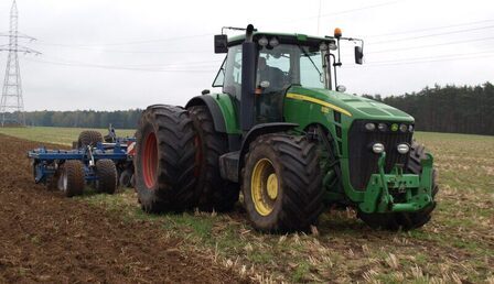 tractor-3068578_1280-e1733508171364.jpg