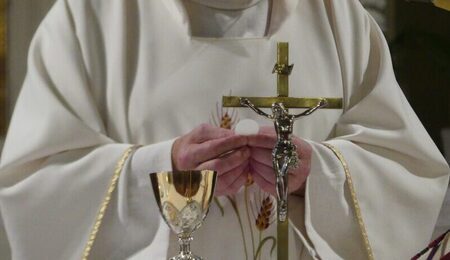 priest-3621038_1280-1-e1735240125718.jpg