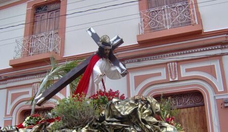 Viacrucis_Penitencial_Iglesia_San_Francisco_Leon_Nicaragua-scaled-e1708367917919.jpg