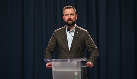 mid-24305313.jpg