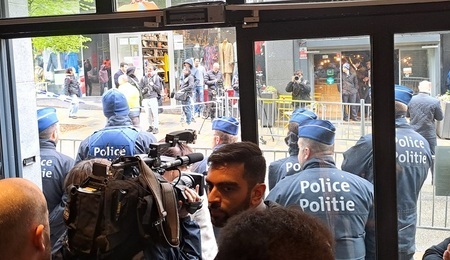 policja-konfa-engels-3.jpg