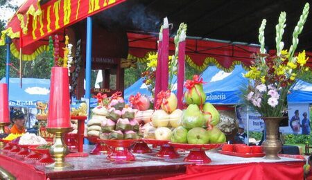 Vesak_Day_offerings-e1715024602588.jpg