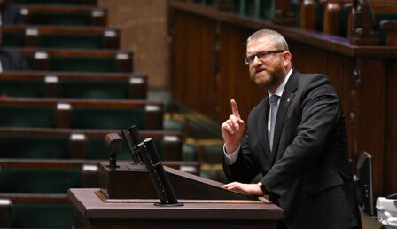 Grzegorz_Braun_Sejm_IX_-_1._posiedzenie_dzien_czwarty-e1717501056457.jpg