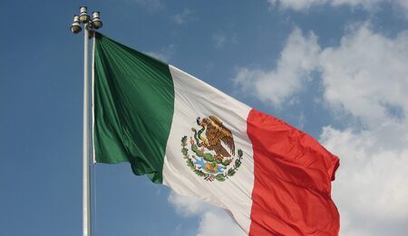 1600px-Mexican_flag-e1723110135114.jpg