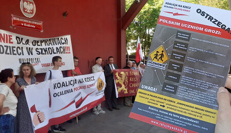 kuratorium-Krakow-protest-1.jpg