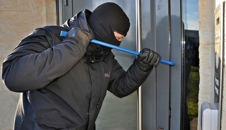 burglar-3718381_1280-2.jpg