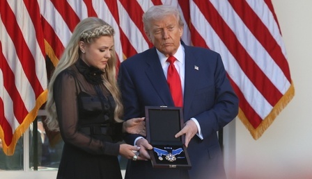mid-epa12454498.jpg
