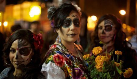 Dia_de_los_Muertos_Celebration_in_Mission_District_of_San_Francisco_CA-e1761117902721.jpg