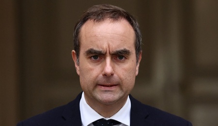 mid-epa12434386.jpg