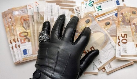 gloves-4762177_1280-1.jpg