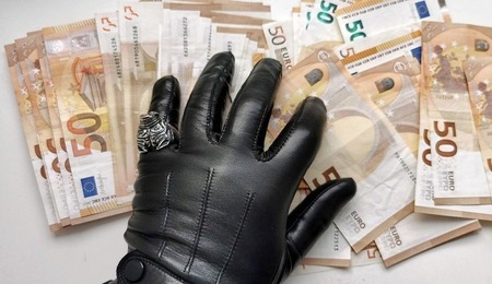 gloves-4762177_1280-1.jpg