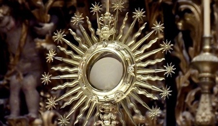 monstrancja_adoracja_Eucharystia.jpg