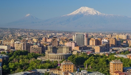 Mount_Ararat_and_the_Yerevan_skyline_June_2018.jpg