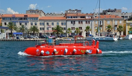 glass-bottom-boat-1571060_1280-1.jpg