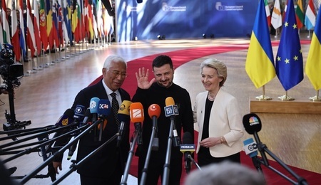 ue-szczyt.jpg
