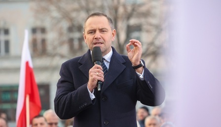mid-25312456.jpg