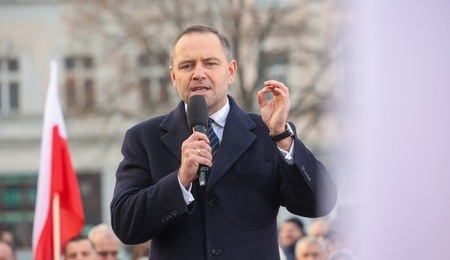 mid-25312456.jpg