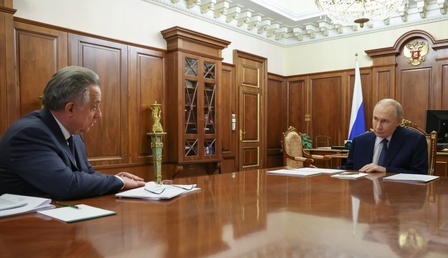 mid-epa12022574.jpg