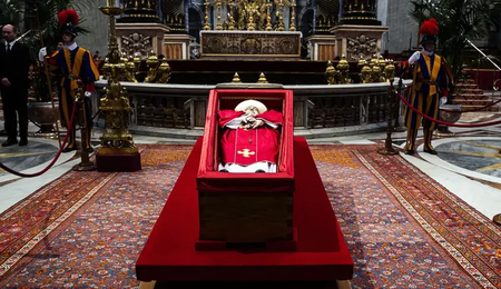 Cialo-papieza-Franciszka.png