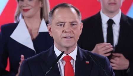 mid-25601571-2.jpg
