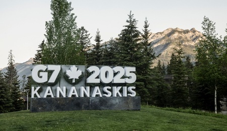 mid-epa12177099.jpg