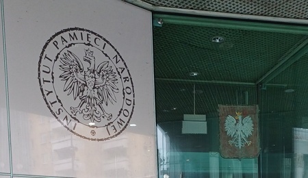 IPN_Warszawa_-_Archiwum_-_drzwi_wejsciowe.jpg