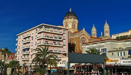 1024px-Saint-Raphael_-_Square_Bo.jpg