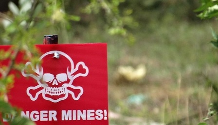 Danger_Mines_Sign_Jaffna.jpg
