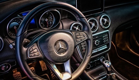 auto-mercedes-Tama66-Pixa.jpg