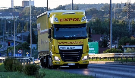 truck-2542736_1920-1.jpg