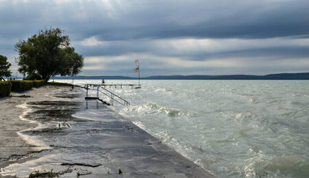 Balaton._Beach_in_Balatonfoldvar-scaled-e1768032149184.jpg