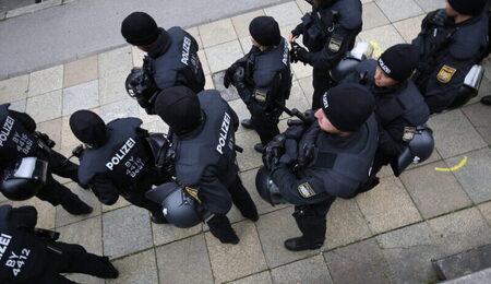 Polizei_bei_Jetzt_gilts_9797-scaled-e1769502495267.jpg