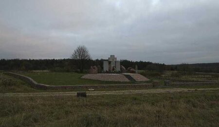 Huta_Pieniacka_graveyard2-e1771444058810.jpg