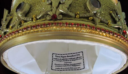 Tiara_Pope_Benedict_XVI_inside-1-scaled-e1772525767796.jpg