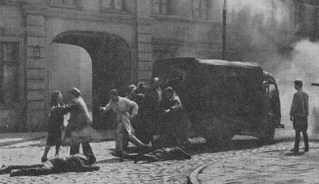 1280px-Zdjecie_z_planu_filmu_Akcja_pod_Arsenalem-2.jpg