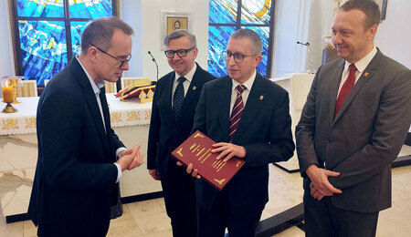 Warszawa-petycja-ks-Isakowicz-prezydent-1000015265.jpg