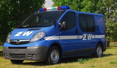 Zandarmeria-Wojskowa_Opel-Vivaro.jpg