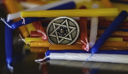 ri_ya-hanukkah-4686736.jpg
