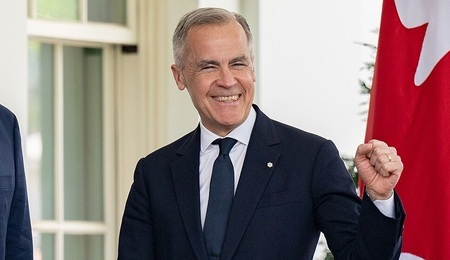 Donald_Trump_greets_Prime_Minister_of_Canada_Mark_Carney_Tuesday_May_6_2025_at_the_West_Wing_entrance_of_the_White_House.jpg