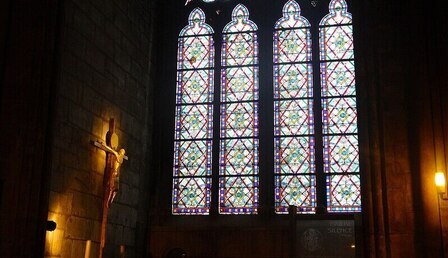 Notre-Dame_witraż.jpg