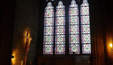 Notre-Dame_witraż.jpg